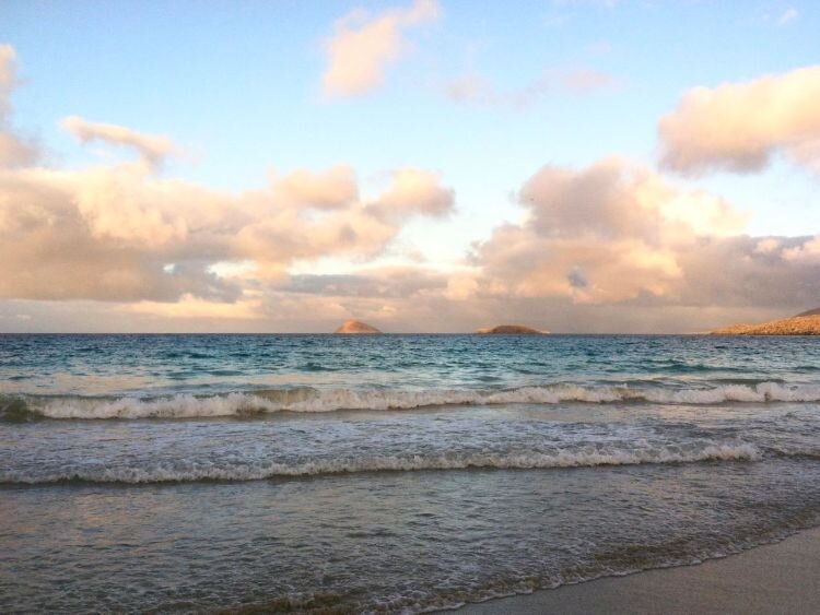 A stress reducer: ocean waves at the beach
